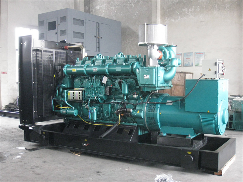 子长200KW 柴油发电机的油耗是多少？